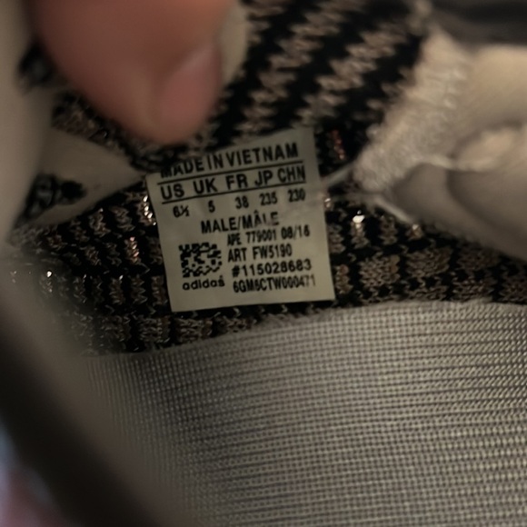 ADIDAS YEEZY BOOST 350 v2 NON- REFLECTIVE MENS 6.5 WOMENS 7.5 - Picture 9 of 16